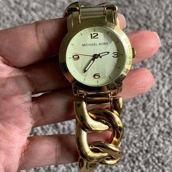 NWOT Women’s Michael Kors watch - Picture 3 of 6